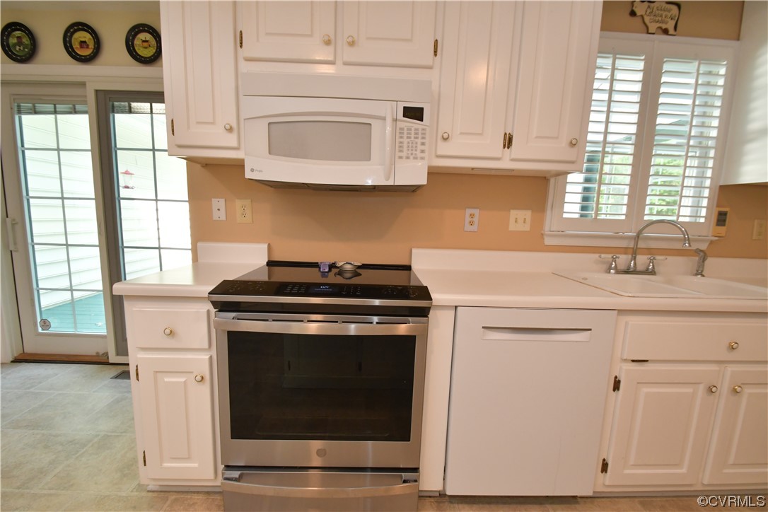 1438 Palmore Road Powhatan, VA 23139 - Photo 11 of 41 Newer electric stove and dishwasher. Plantation shutters in kithcen.