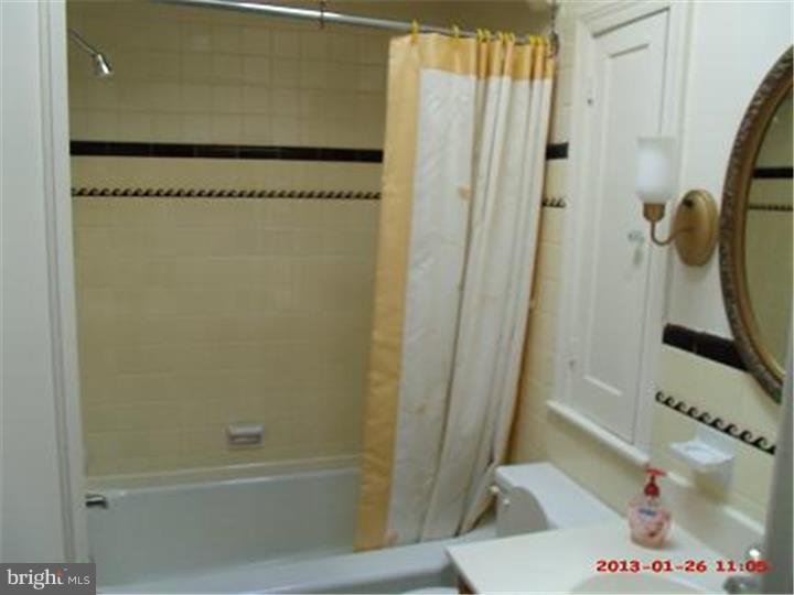6255 Old York Road Philadelphia, PA 19141 - Photo 12 of 15 Bathroom