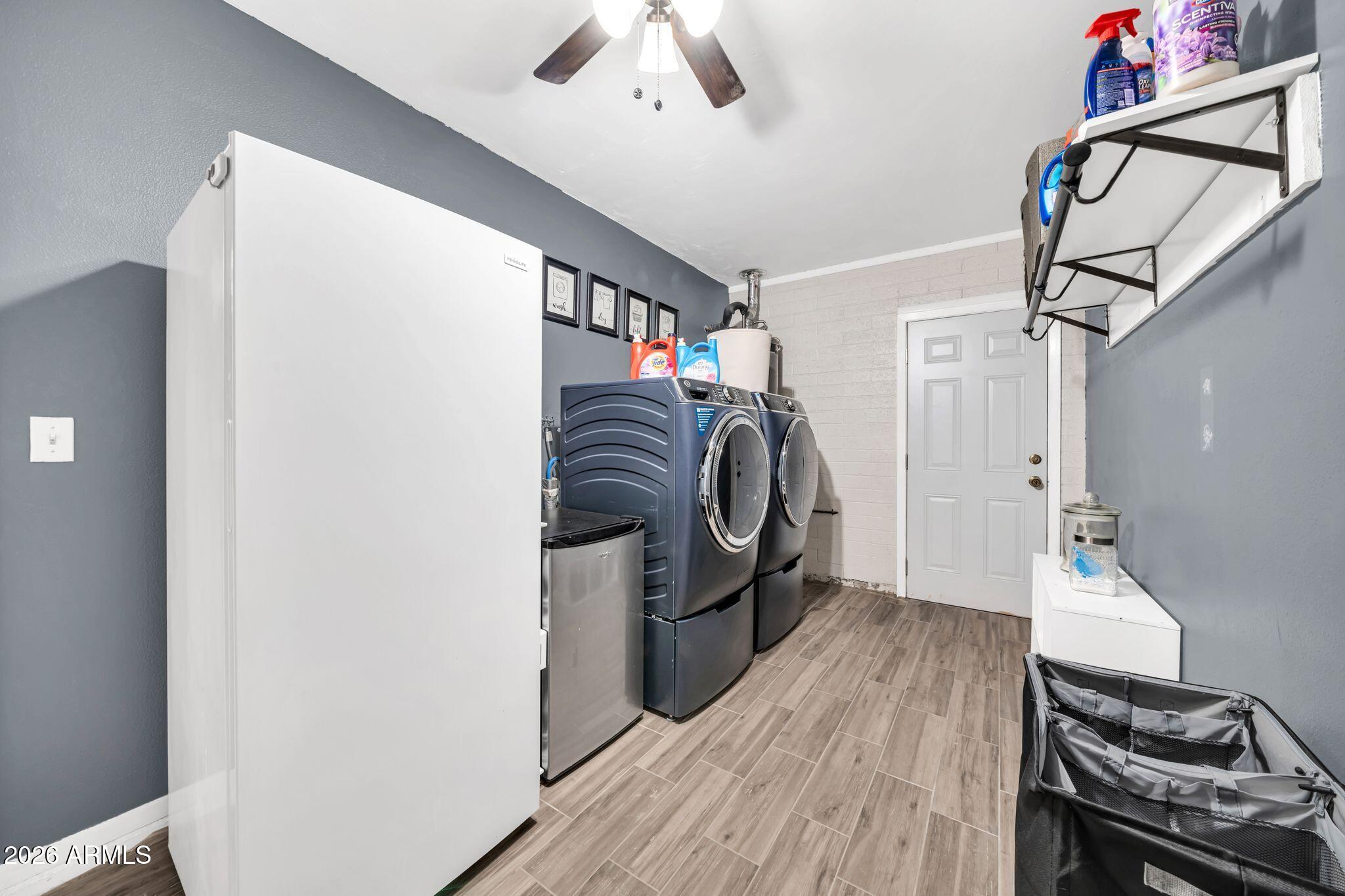 3041 West Acoma Drive Phoenix, AZ 85053 - Photo 11 of 35 a view of a walk in closet