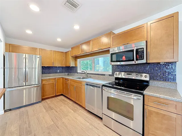 $700,000 | 4911 Northeast 24th Avenue, Lighthouse Point, FL 33064