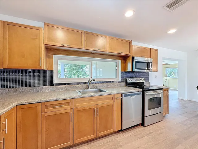 $700,000 | 4911 Northeast 24th Avenue, Lighthouse Point, FL 33064