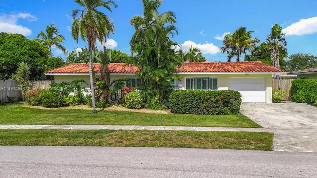 $700,000 | 4911 Northeast 24th Avenue, Lighthouse Point, FL 33064