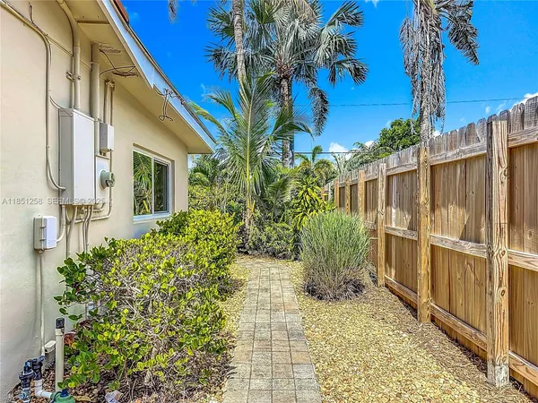 $700,000 | 4911 Northeast 24th Avenue, Lighthouse Point, FL 33064