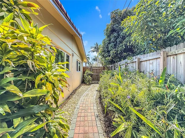 $700,000 | 4911 Northeast 24th Avenue, Lighthouse Point, FL 33064