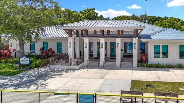 $700,000 | 4911 Northeast 24th Avenue, Lighthouse Point, FL 33064