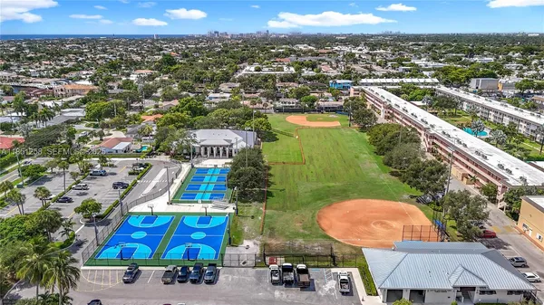 $700,000 | 4911 Northeast 24th Avenue, Lighthouse Point, FL 33064