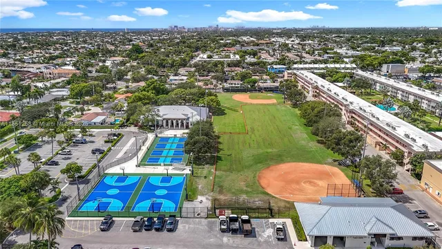 $700,000 | 4911 Northeast 24th Avenue, Lighthouse Point, FL 33064