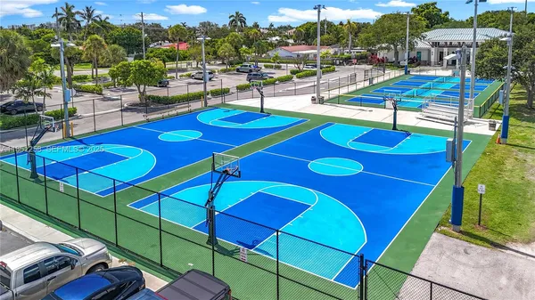 $700,000 | 4911 Northeast 24th Avenue, Lighthouse Point, FL 33064