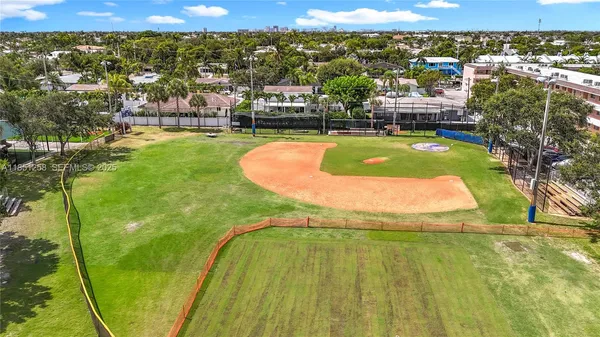 $700,000 | 4911 Northeast 24th Avenue, Lighthouse Point, FL 33064