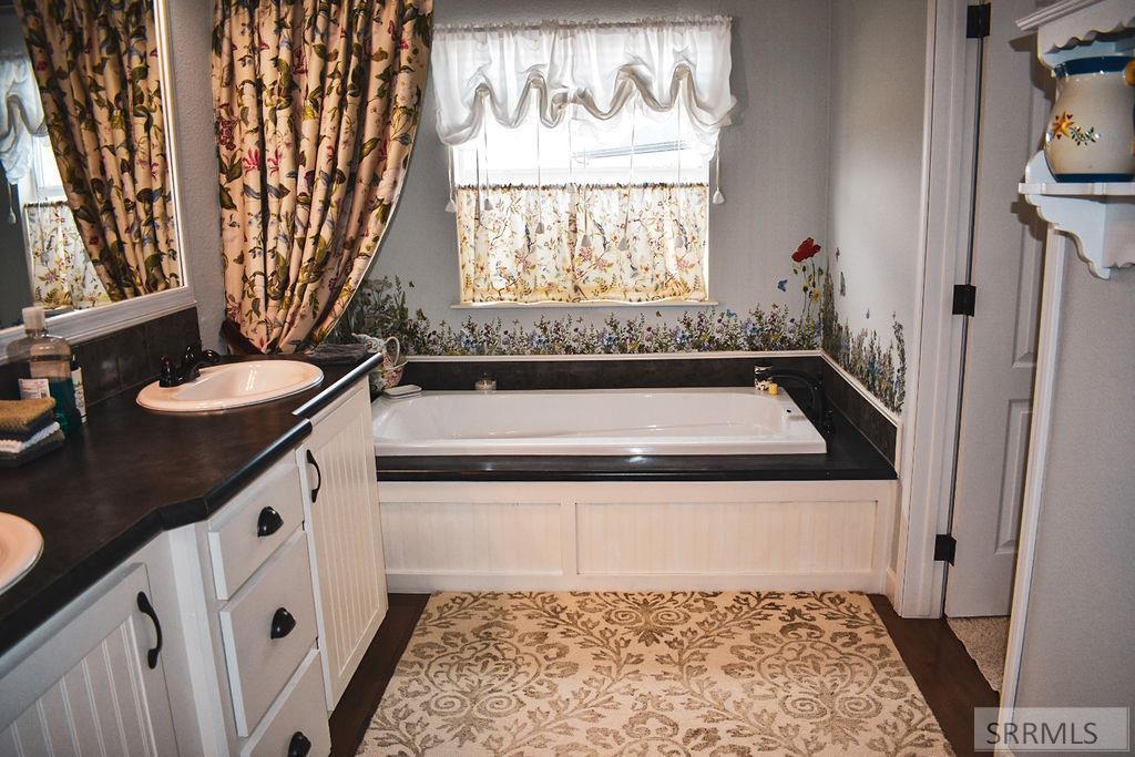 56 Country Living Lane Salmon, ID 83467 - Photo 25 of 44 Soaker Tub
