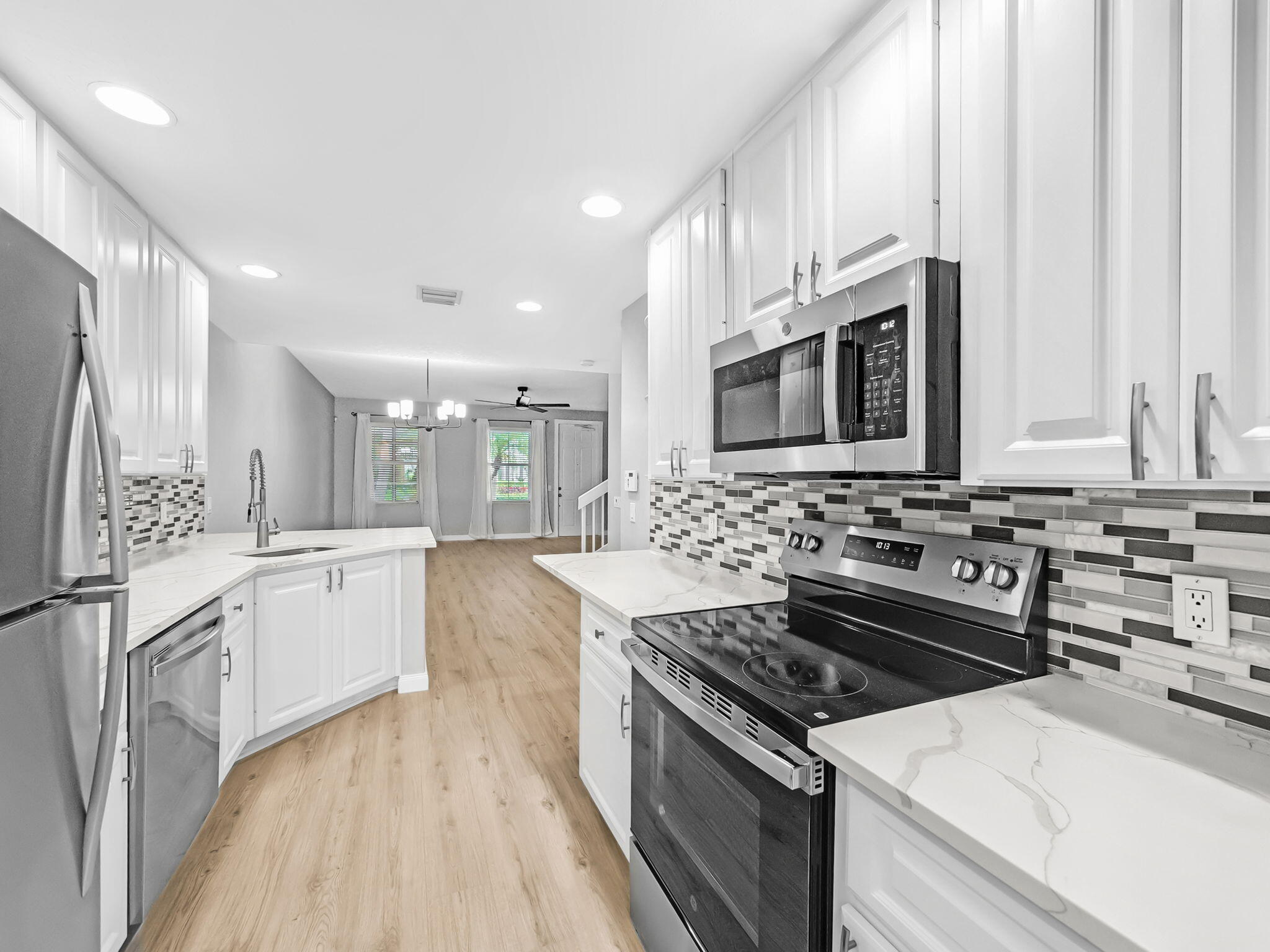 3119 East Community Drive Jupiter, FL 33458 - Photo 3 of 24 Kitchen