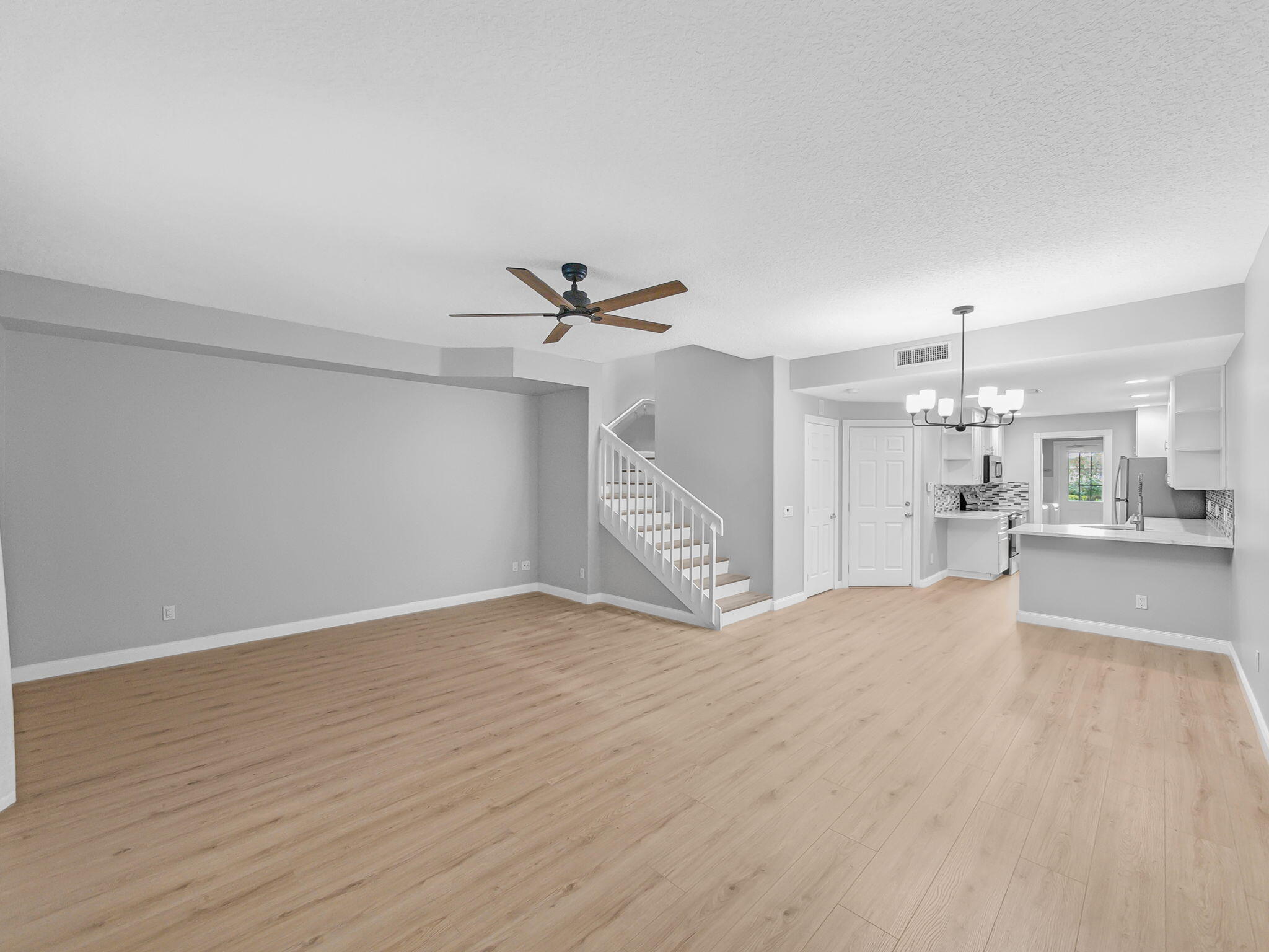 3119 East Community Drive Jupiter, FL 33458 - Photo 4 of 24 Living room