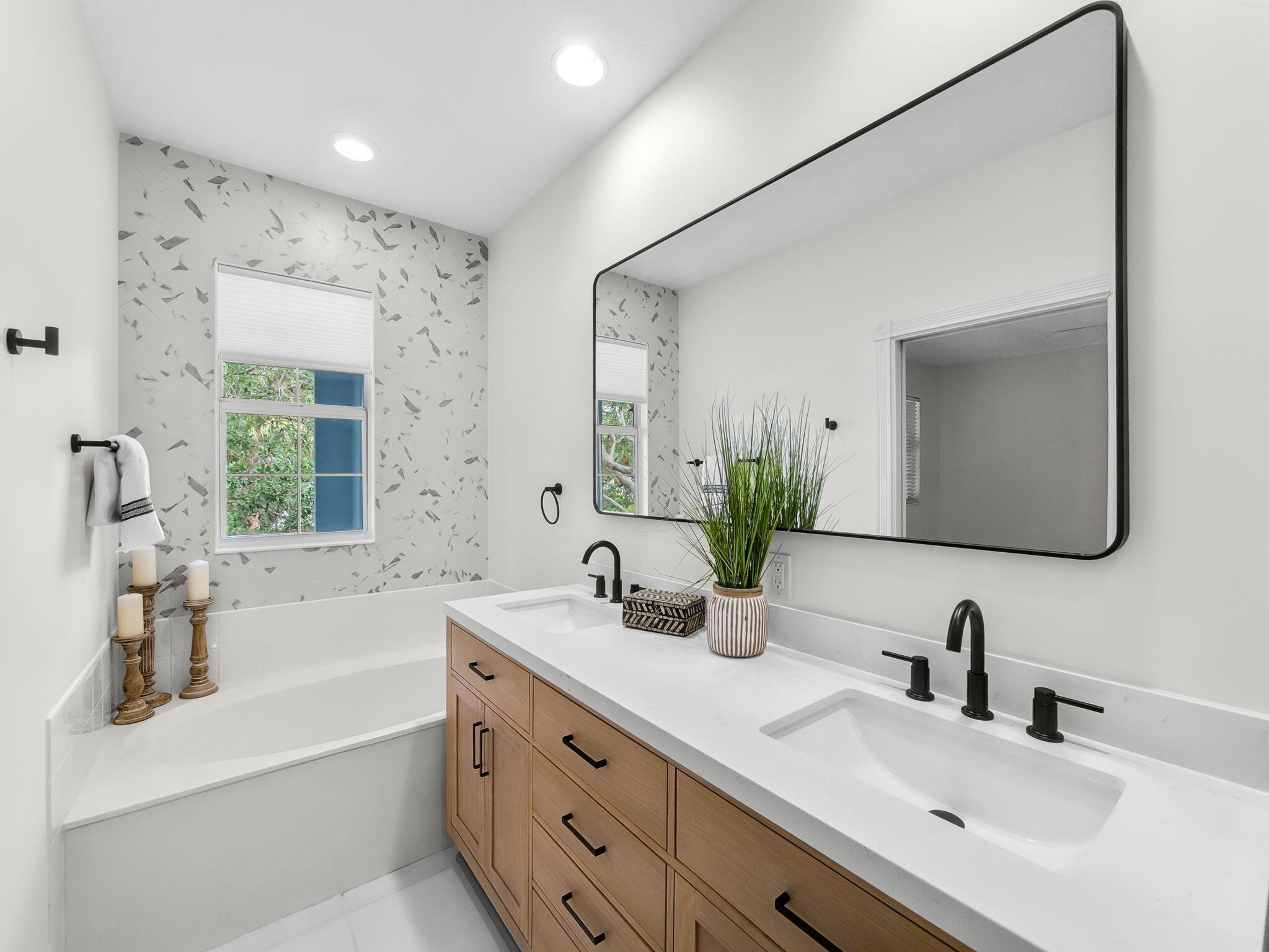 3119 East Community Drive Jupiter, FL 33458 - Photo 7 of 24 Master Bathroom