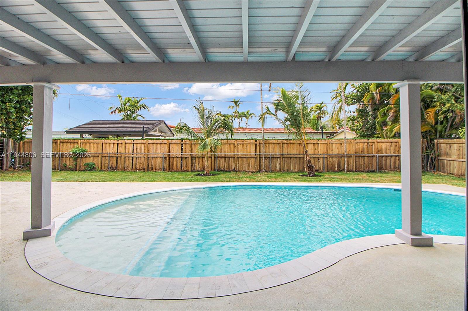 4940 Southwest 87th Court Miami, FL 33165 - Photo 11 of 24