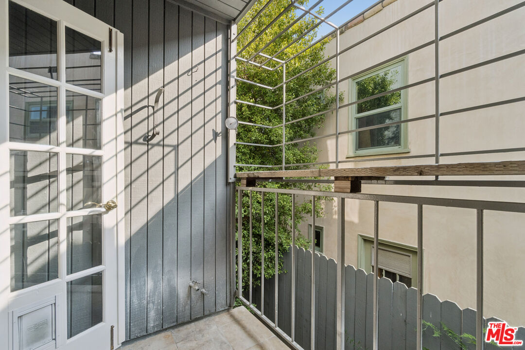 880 Hilldale Avenue, Unit 3 West Hollywood, CA 90069 - Photo 16 of 43 a view of a building with a window