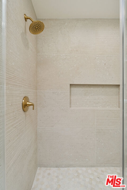 880 Hilldale Avenue, Unit 3 West Hollywood, CA 90069 - Photo 28 of 43 a bathroom with a shower