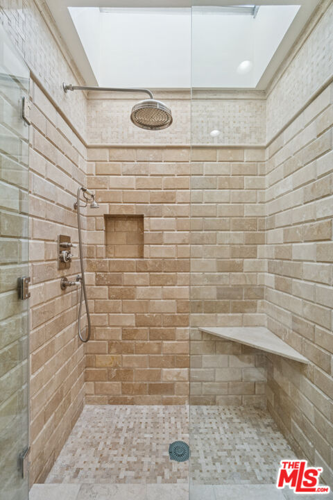 880 Hilldale Avenue, Unit 3 West Hollywood, CA 90069 - Photo 34 of 43 a bathroom with a shower