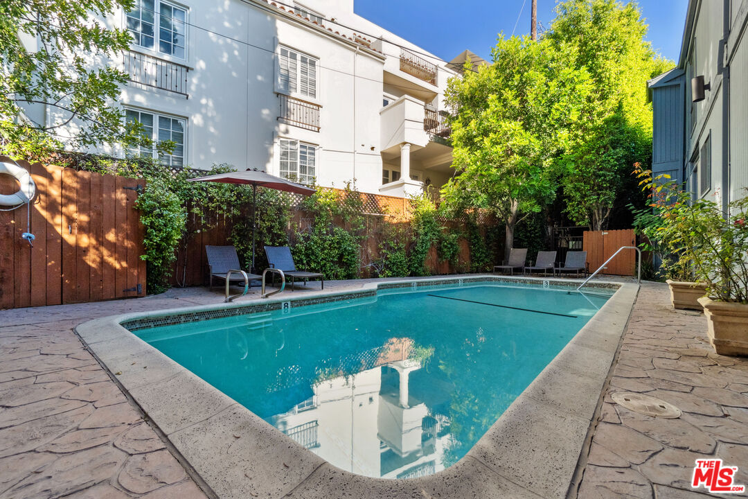 880 Hilldale Avenue, Unit 3 West Hollywood, CA 90069 - Photo 40 of 43 a view of a swimming pool with a sitting space