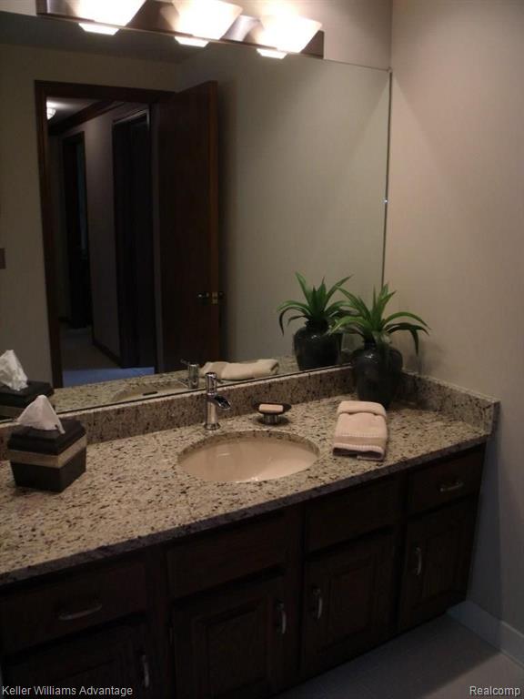 36463 Valley Ridge Drive Farmington Hills, MI 48331 - Photo 21 of 33
