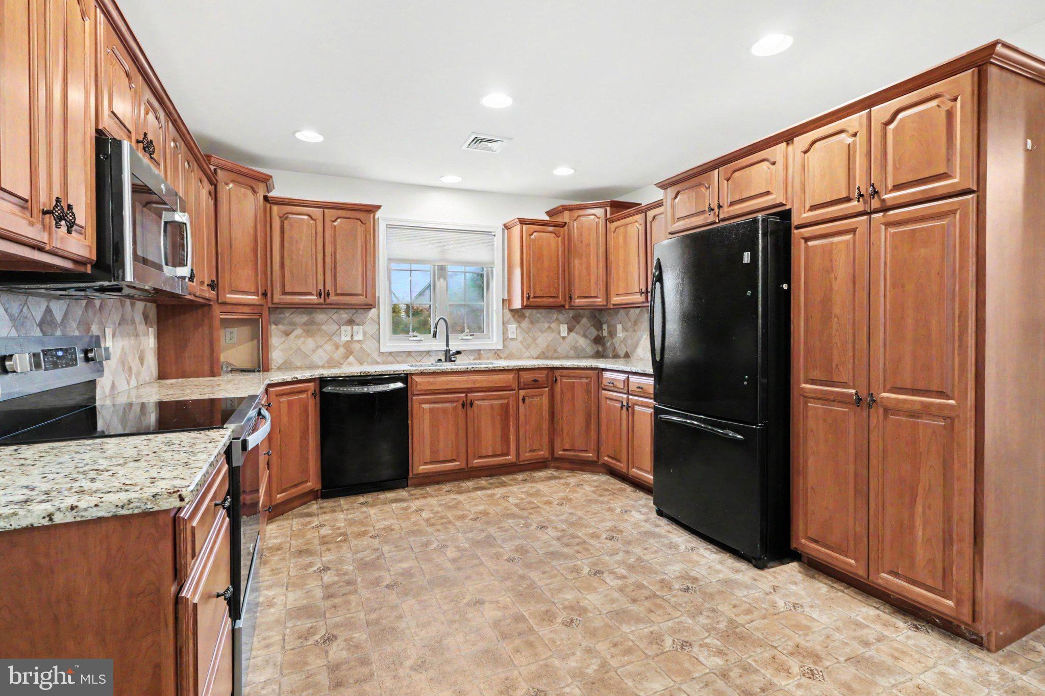 749 Heather Ridge Manheim, PA 17545 - Photo 7 of 36 Kitchen