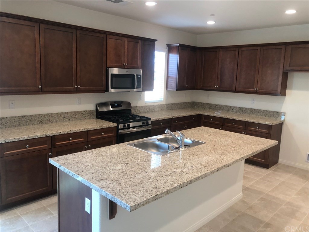 699 Mandarin Rialto, CA 92376 - Photo 5 of 13