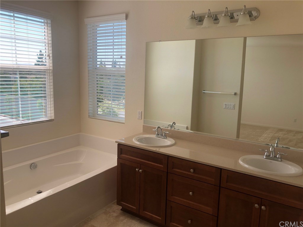 699 Mandarin Rialto, CA 92376 - Photo 7 of 13