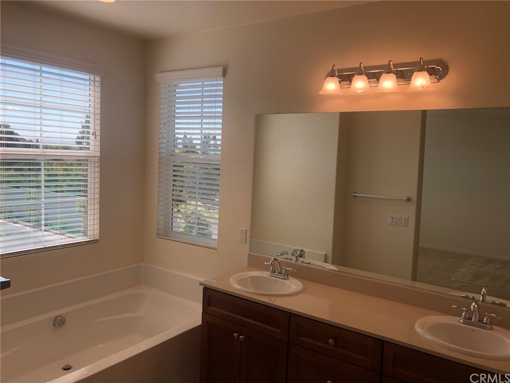 699 Mandarin Rialto, CA 92376 - Photo 8 of 13