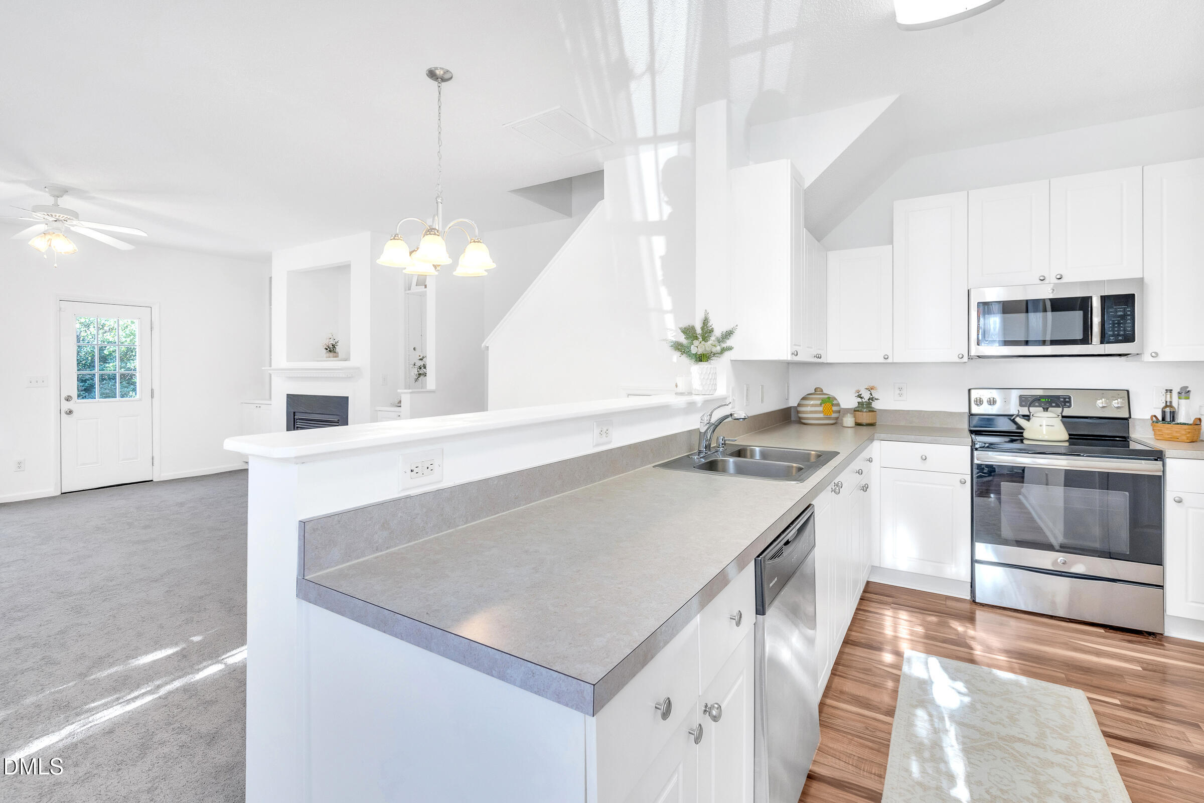 2001 Metacomet Way Raleigh, NC 27604 - Photo 4 of 24 DSC01309