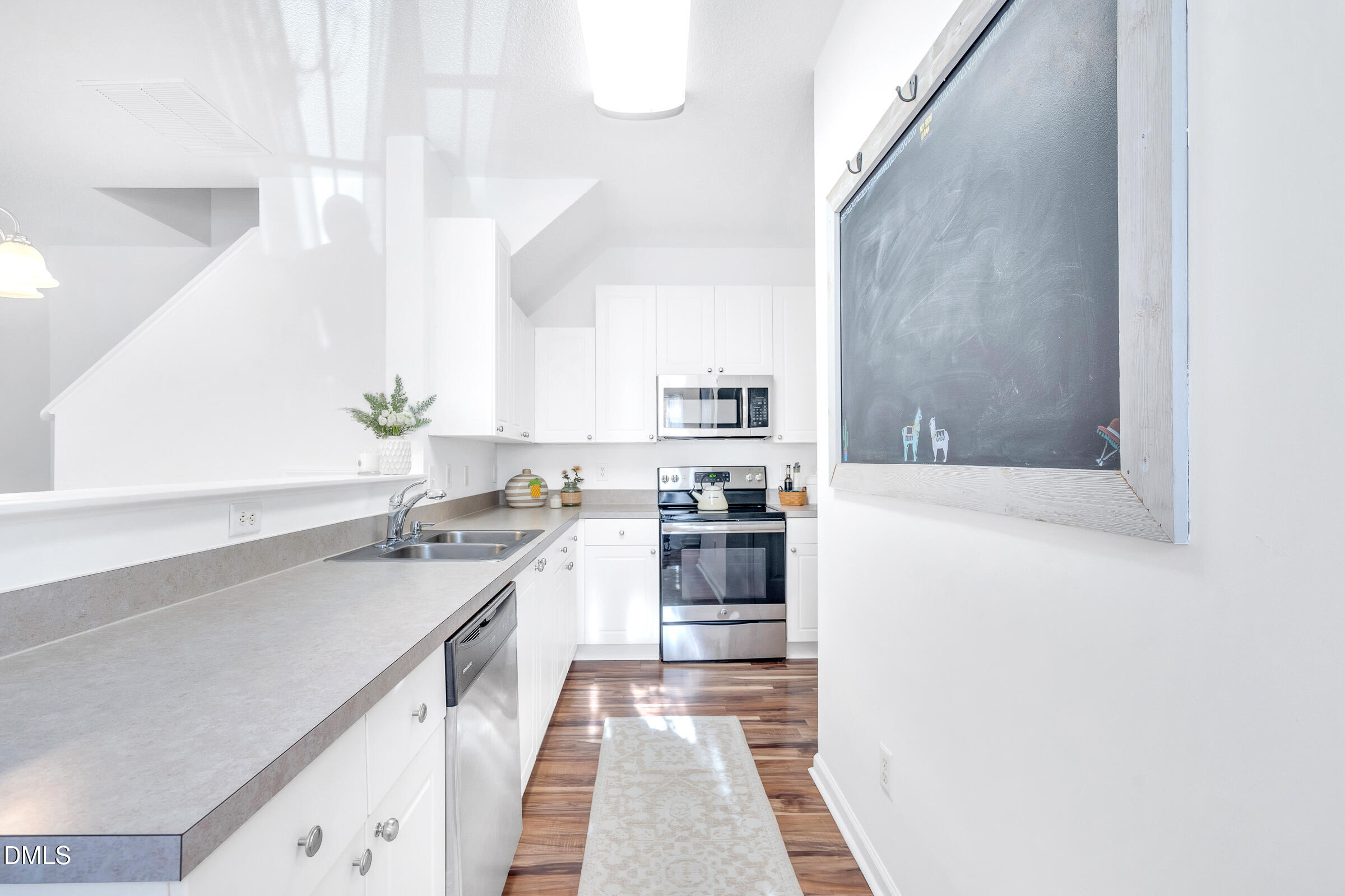 2001 Metacomet Way Raleigh, NC 27604 - Photo 6 of 24 DSC01314