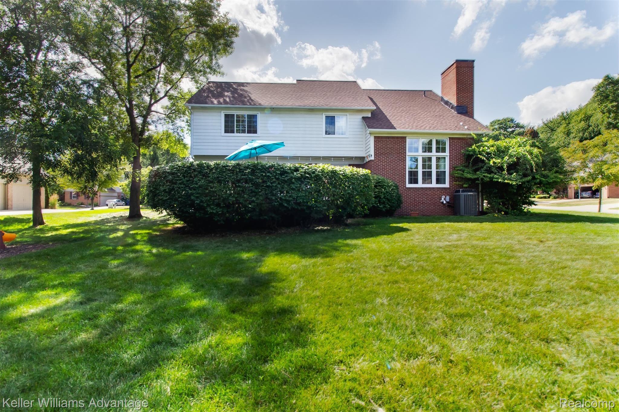2693 Forest View Court Rochester, MI 48307 - Photo 5 of 55 ForestViewCt_2693_Back_02.jpg