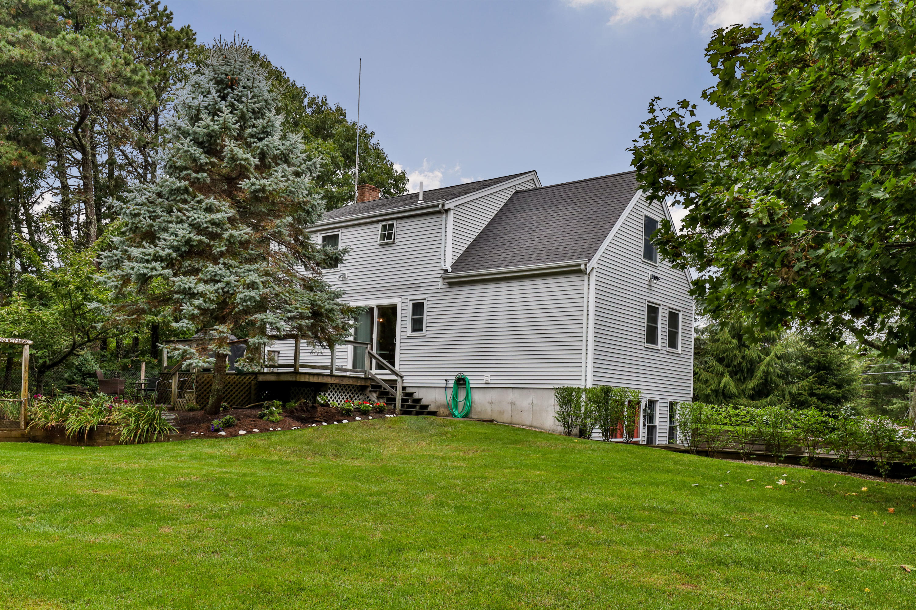 255 Spruce Road Harwich, MA 02645 - Photo 22 of 28 255SprLR-25