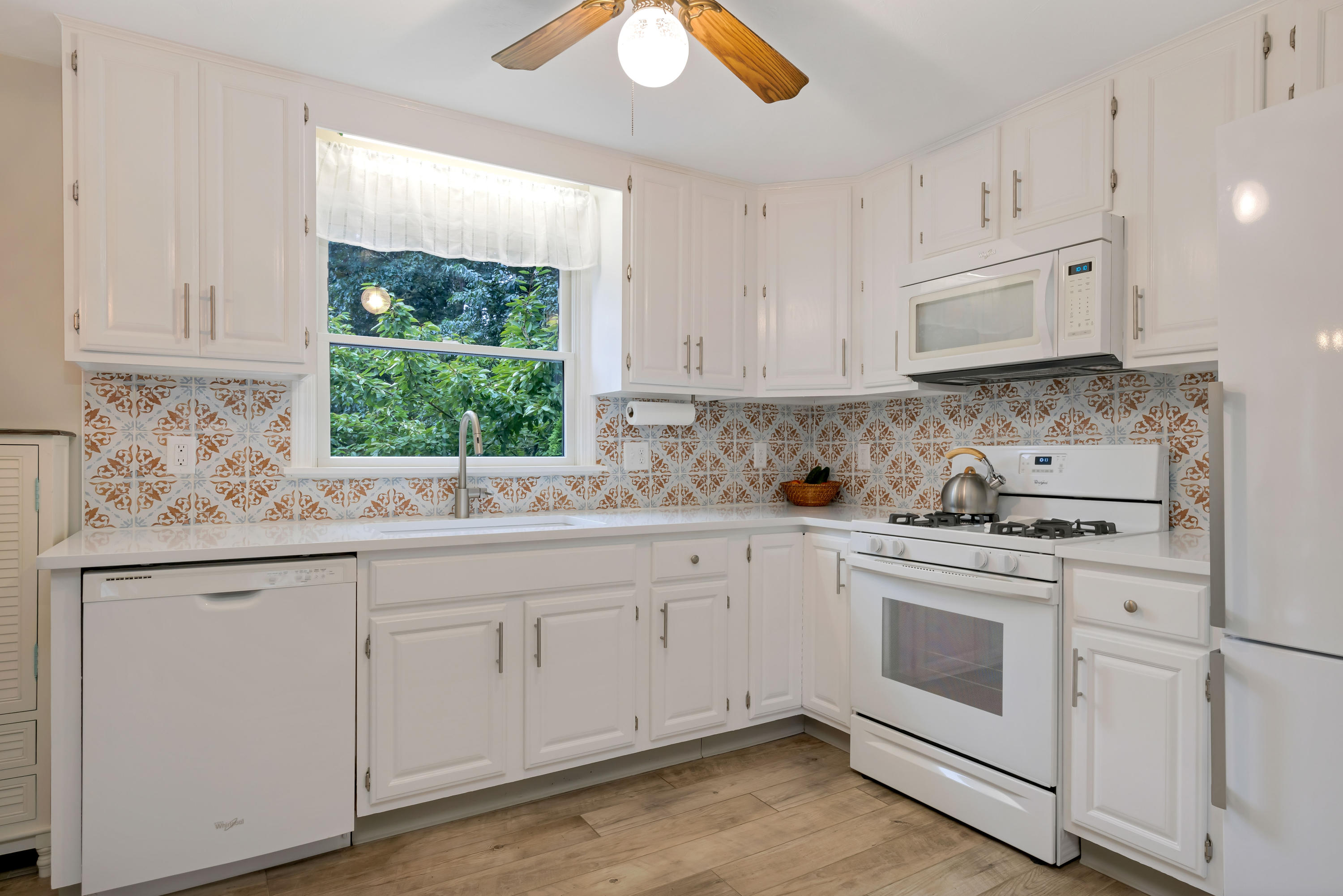 255 Spruce Road Harwich, MA 02645 - Photo 6 of 28 255SprLR-9