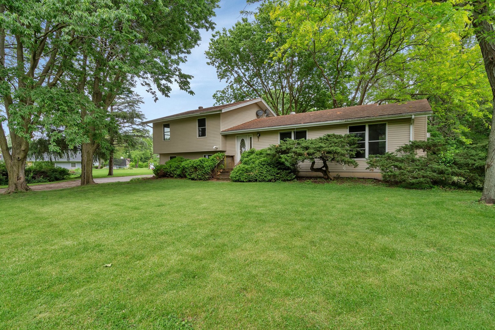13130 McKanna Road Minooka, IL 60447 - Photo 2 of 56 a view of a house next to a big yard