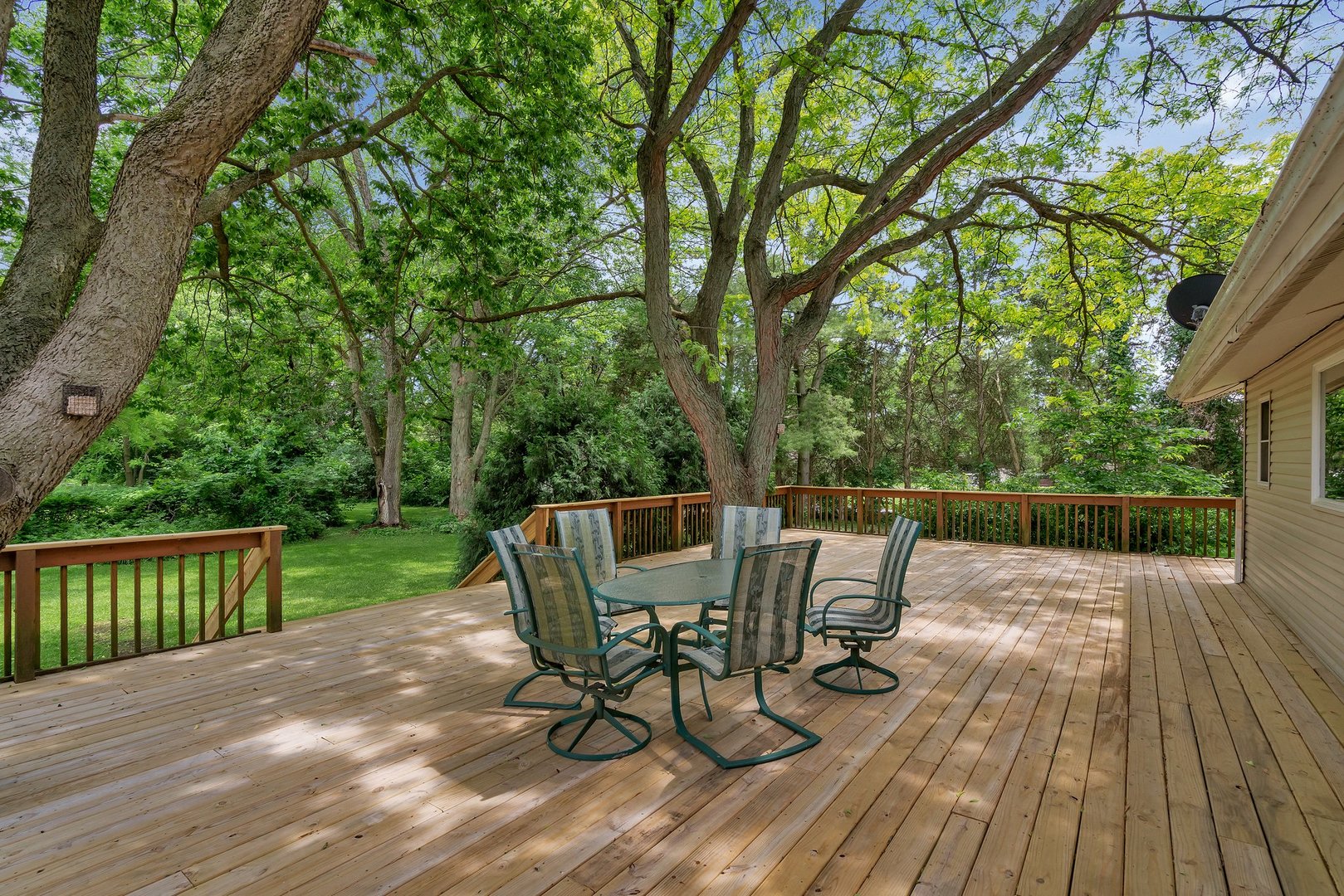 13130 McKanna Road Minooka, IL 60447 - Photo 33 of 56 a view of a chairs and table on the wooden floor