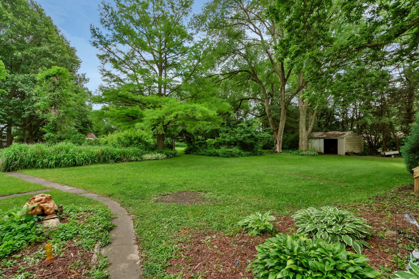13130 McKanna Road Minooka, IL 60447 - Photo 49 of 56 a view of a garden with large trees