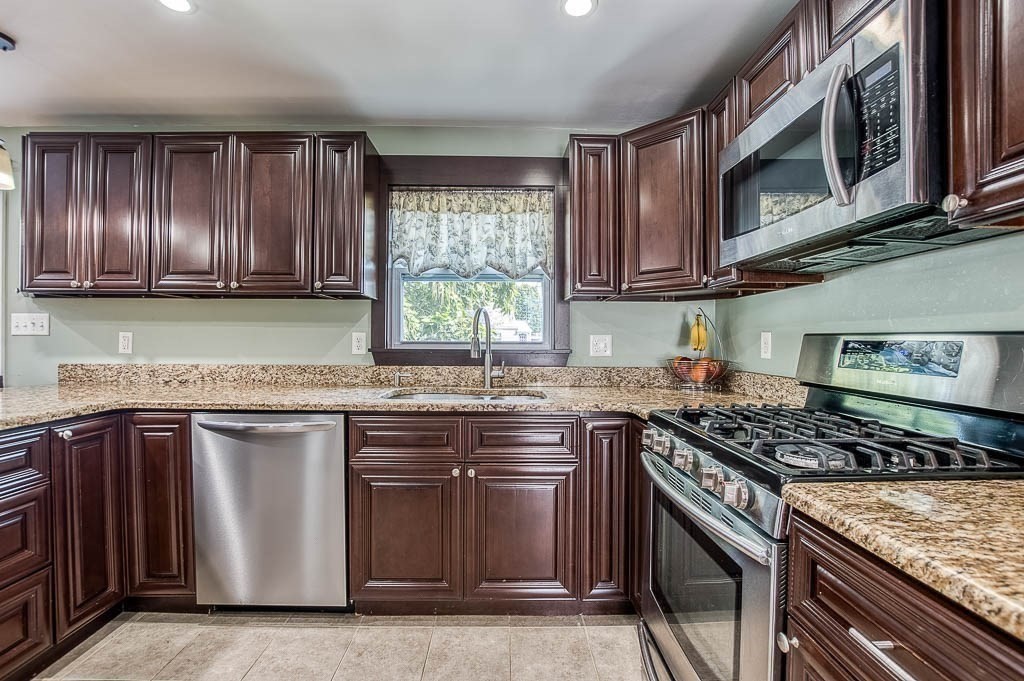 27 Pinefield Road Boston, MA 02136 - Photo 11 of 36 Gallery Image 11