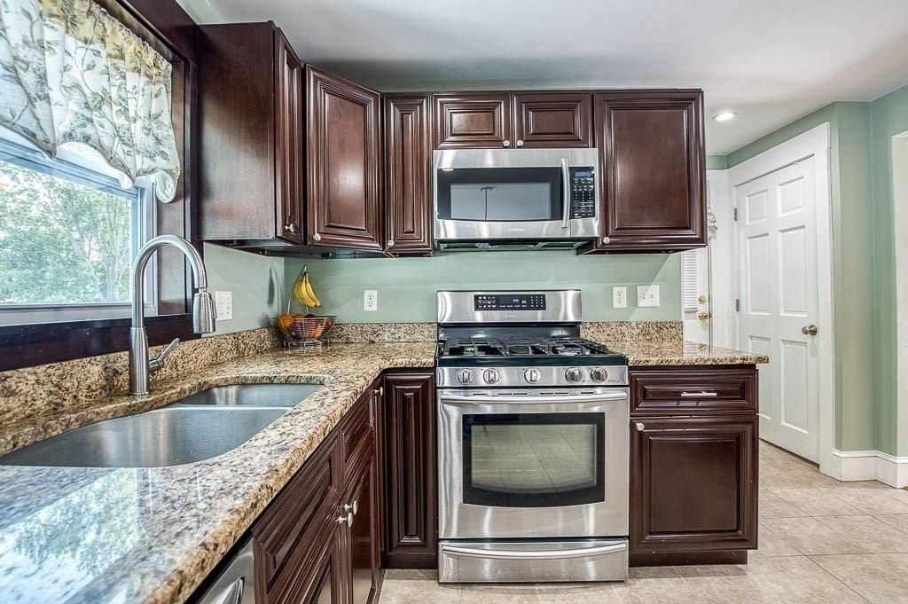 27 Pinefield Road Boston, MA 02136 - Photo 12 of 36 Gallery Image 12