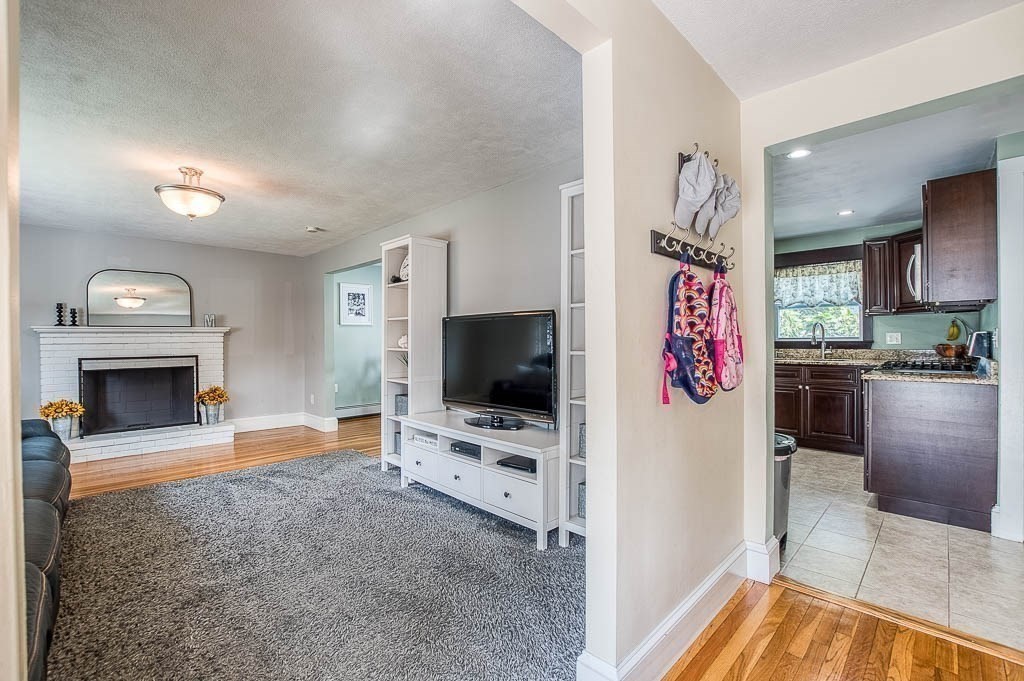 27 Pinefield Road Boston, MA 02136 - Photo 4 of 36 Gallery Image 4