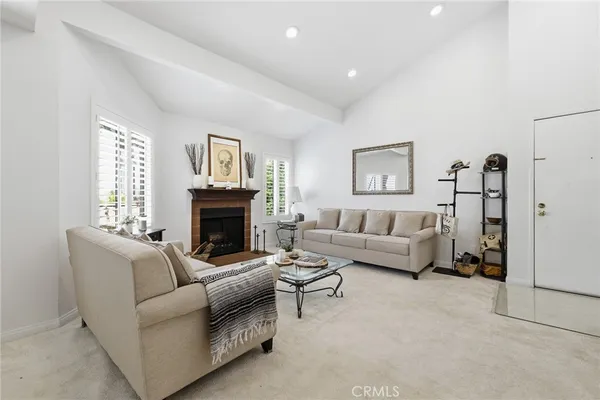 $400,000 | 18408 Hatteras Street, Unit 14, Tarzana, CA 91356