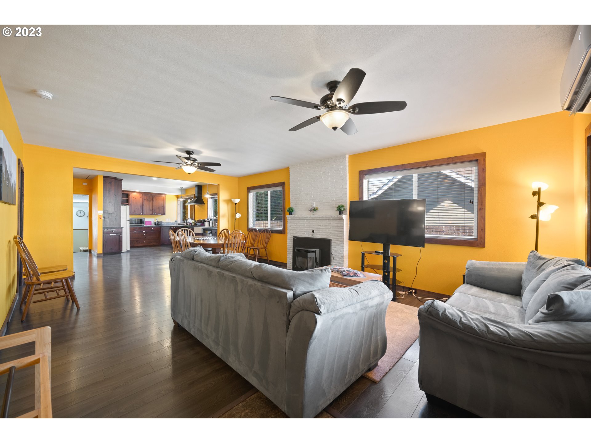 709 West Fourth Plain Boulevard Vancouver, WA 98660 - Photo 6 of 29 a living room with furniture and a flat screen tv