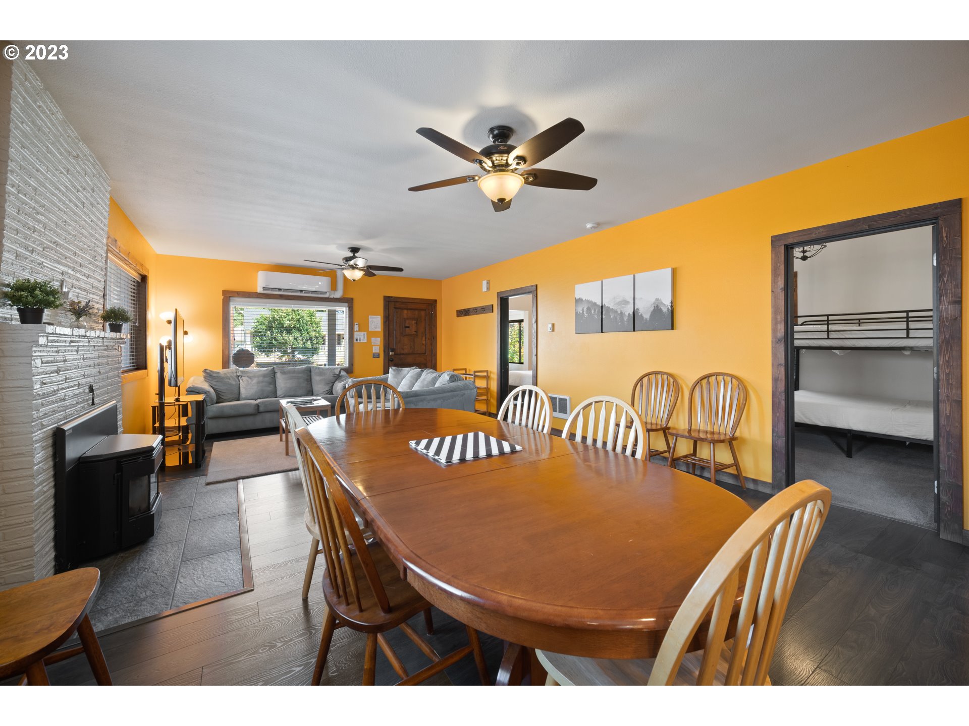 709 West Fourth Plain Boulevard Vancouver, WA 98660 - Photo 8 of 29 a view of a dining room with furniture