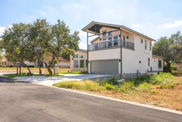 a front view of house with yard