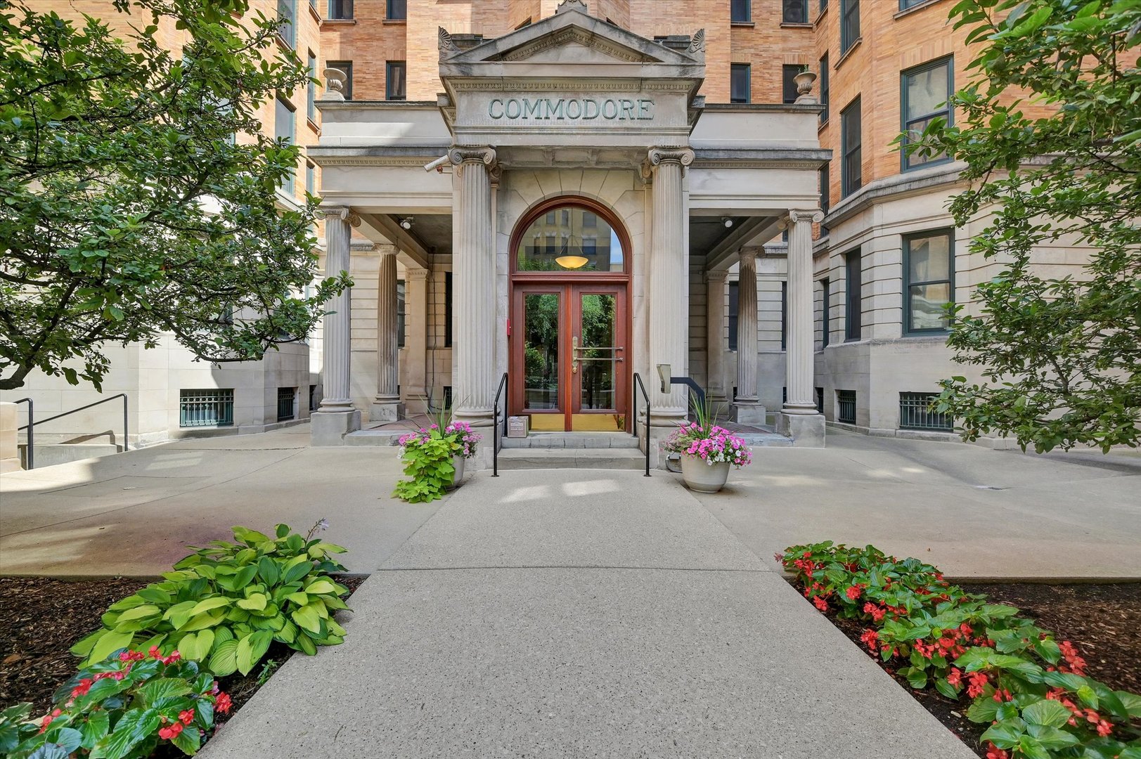 550 West Surf Street, Unit 115 Chicago, IL 60657 - Photo 4 of 18