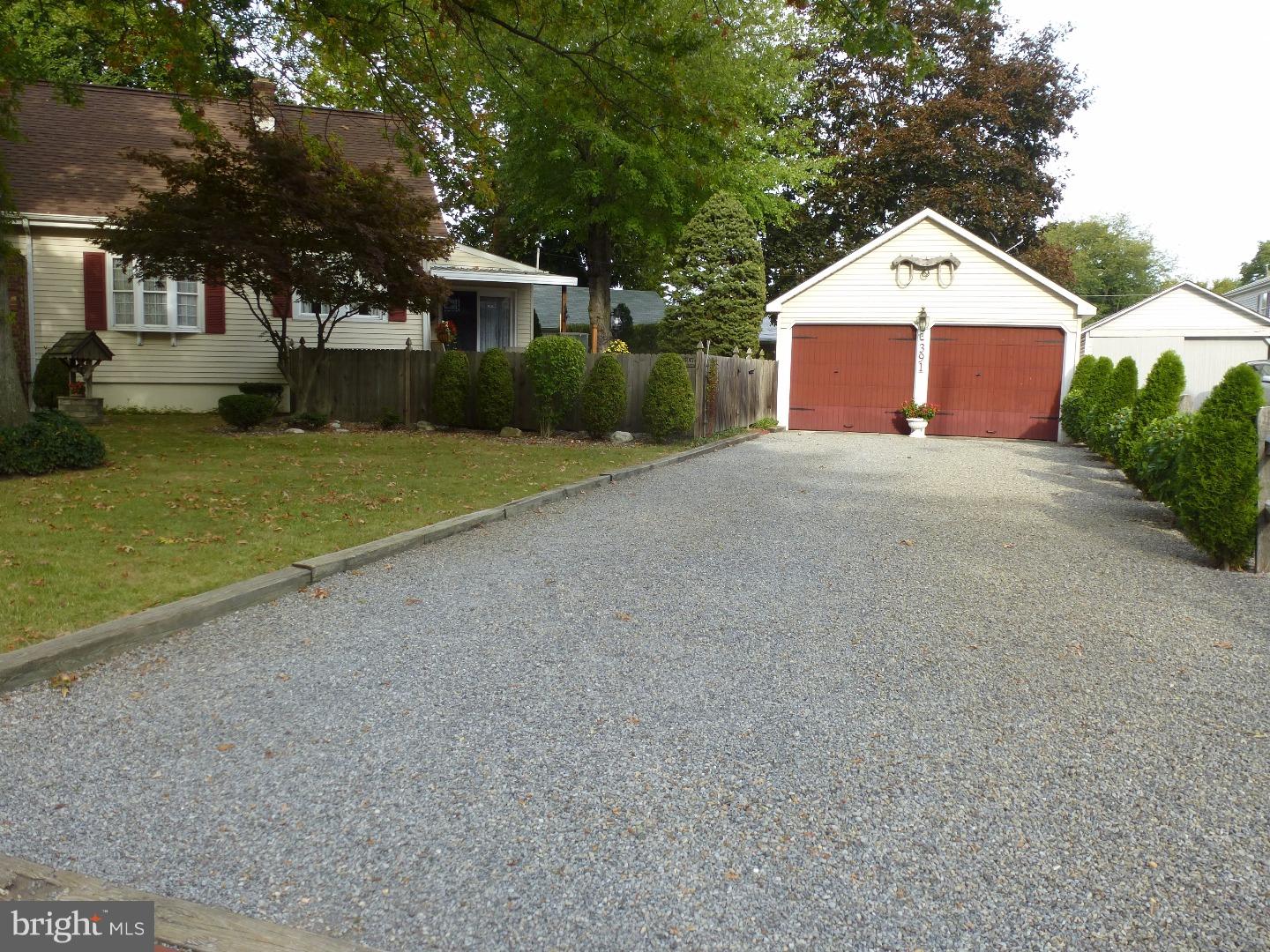 391 Edinburg Road Hamilton, NJ 08619 - Photo 23 of 25 Driveway