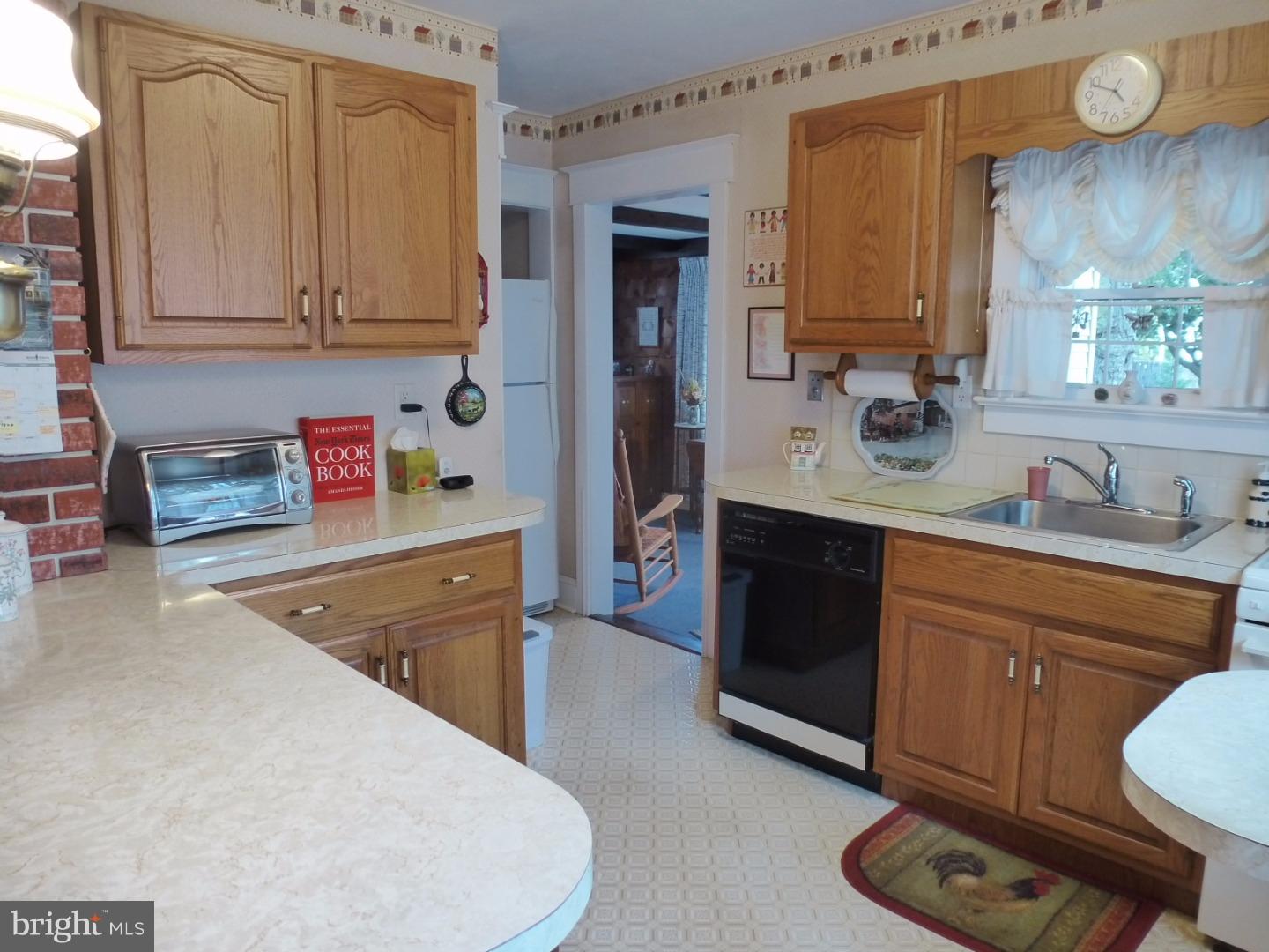 391 Edinburg Road Hamilton, NJ 08619 - Photo 5 of 25 Kitchen