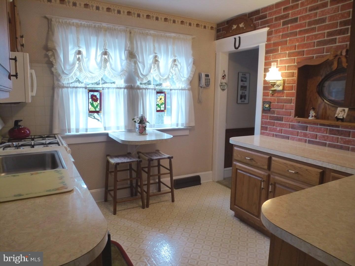 391 Edinburg Road Hamilton, NJ 08619 - Photo 6 of 25 Kitchen