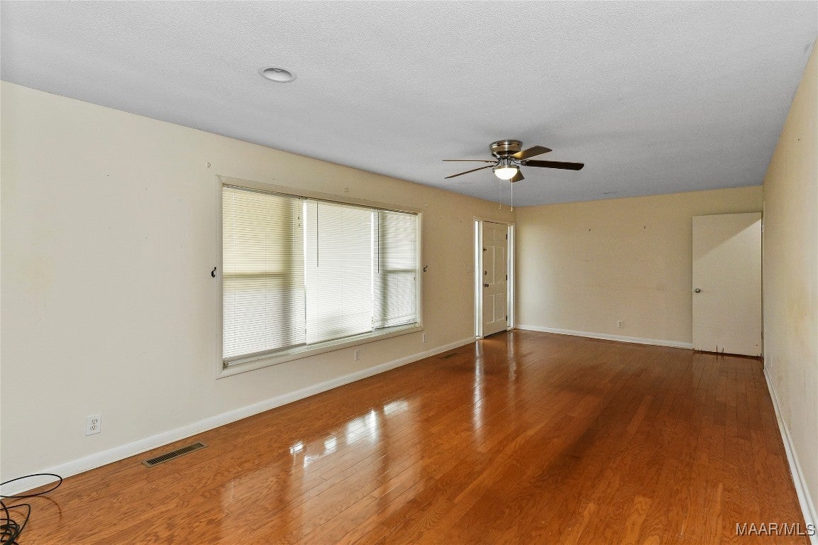 1112 West Smithville Road Dothan, AL 36301 - Photo 2 of 24 Living Room