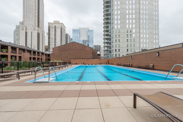 1030 North State Street, Unit 40G Chicago, IL 60610 - Photo 17 of 20 a view of a terrace with buildings