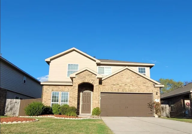 $2,100 | 3410 Hunter's Canyon, Baytown, TX 77521