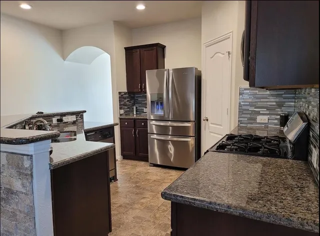 $2,100 | 3410 Hunter's Canyon, Baytown, TX 77521